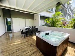 West Coast Drive (D5), Terrace #575296501